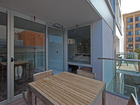 Astra Apartments Perth - Zenith - Accommodation Cooktown 3