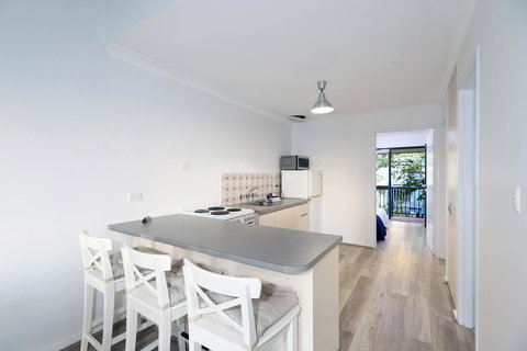 West Beach Lagoon 221 - Stylish Apartment! - Accommodation Cooktown 7