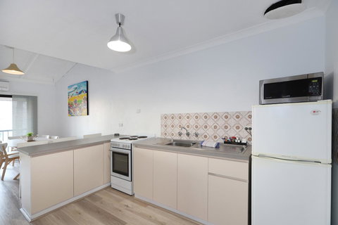 West Beach Lagoon 221 - Stylish Apartment! - Accommodation Cooktown 6
