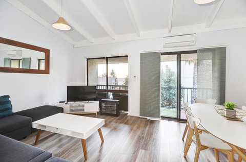 West Beach Lagoon 221 - Stylish Apartment! - Accommodation Cooktown 11