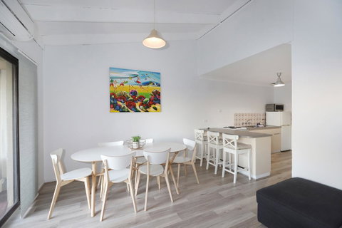 West Beach Lagoon 221 - Stylish Apartment! - Accommodation Cooktown 8
