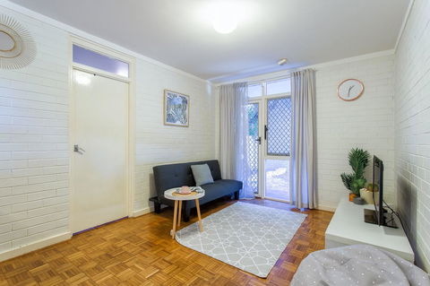 Fremantle Coastal Stay - 1 Bedroom Central Apartment - Accommodation Cooktown 7