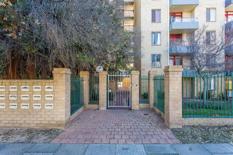 Fremantle Coastal Stay - 1 Bedroom Central Apartment - Accommodation Cooktown 11