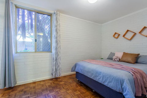 Fremantle Coastal Stay - 1 Bedroom Central Apartment - Accommodation Cooktown 9