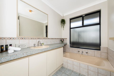 Scarborough Villa On Duke - Accommodation Cooktown 14