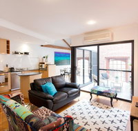 Windows on Pakenham - Accommodation Cooktown