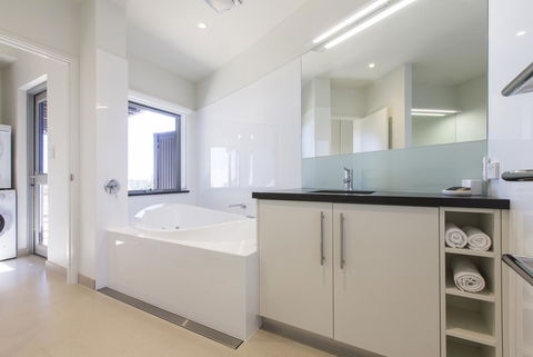 Aquatic Visions - Accommodation Cooktown 19