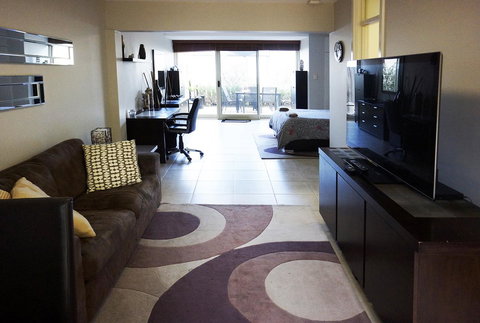 Studio 4 - Ground Floor Fremantle Apartment - Accommodation Cooktown 3