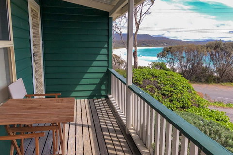 BINALONG BEACH COTTAGE Beachfront At Bay Of Fires Next To Restaurant - Accommodation Cooktown 14