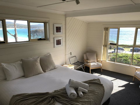 BINALONG BEACH COTTAGE Beachfront At Bay Of Fires Next To Restaurant - Accommodation Cooktown 4