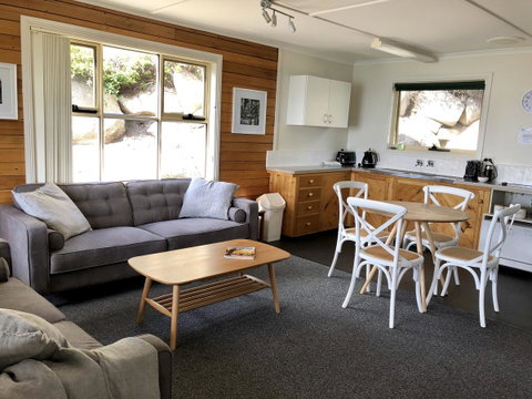 BINALONG BEACH COTTAGE Beachfront At Bay Of Fires Next To Restaurant - Accommodation Cooktown 2