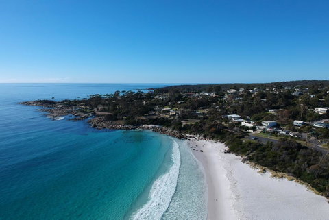 BINALONG BEACH COTTAGE Beachfront At Bay Of Fires Next To Restaurant - Accommodation Cooktown 10
