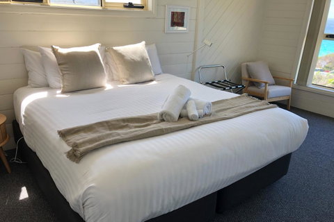 BINALONG BEACH COTTAGE Beachfront At Bay Of Fires Next To Restaurant - Accommodation Cooktown 6