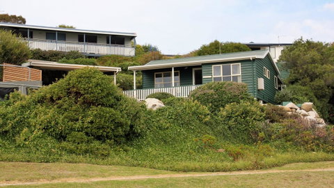 BINALONG BEACH COTTAGE Beachfront At Bay Of Fires Next To Restaurant - Accommodation Cooktown 8