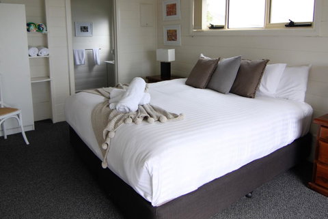 BINALONG BEACH COTTAGE Beachfront At Bay Of Fires Next To Restaurant - Accommodation Cooktown 15