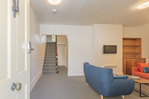 4 Bedroom House - Hobart CBD - Free Parking - Free WIFI - Accommodation Cooktown 21