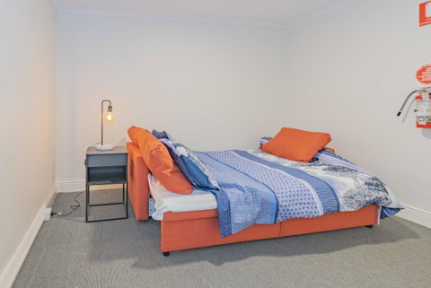 4 Bedroom House - Hobart CBD - Free Parking - Free WIFI - Accommodation Cooktown 18