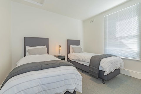 4 Bedroom House - Hobart CBD - Free Parking - Free WIFI - Accommodation Cooktown 23