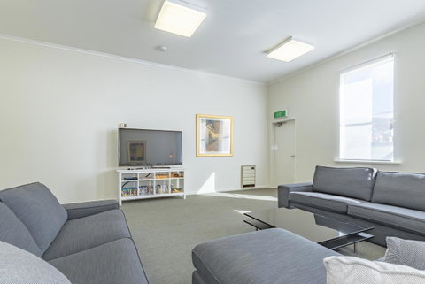 4 Bedroom House - Hobart CBD - Free Parking - Free WIFI - Accommodation Cooktown 20