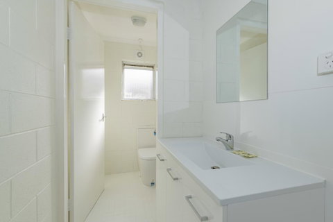 4 Bedroom House - Hobart CBD - Free Parking - Free WIFI - Accommodation Cooktown 24