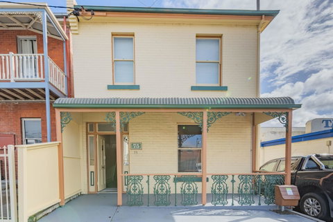 4 Bedroom House - Hobart CBD - Free Parking - Free WIFI - Accommodation Cooktown 14