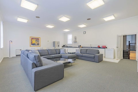 4 Bedroom House - Hobart CBD - Free Parking - Free WIFI - Accommodation Cooktown 17