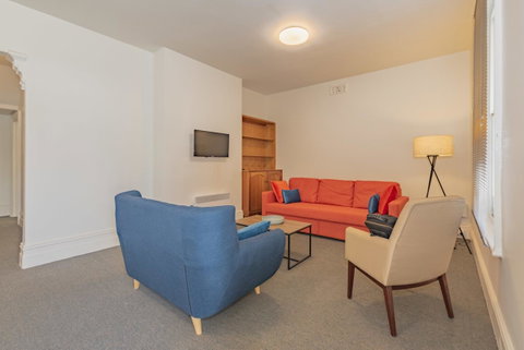 4 Bedroom House - Hobart CBD - Free Parking - Free WIFI - Accommodation Cooktown 22