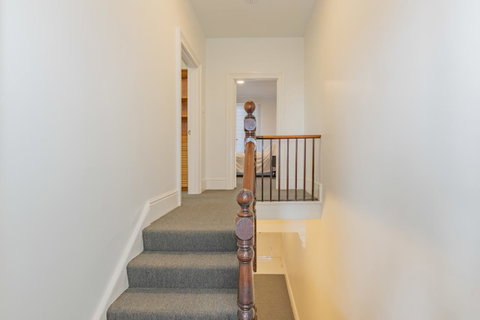 4 Bedroom House - Hobart CBD - Free Parking - Free WIFI - Accommodation Cooktown 19