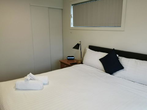 Youngtown Executive Apartments - 2BR Included, Free Parking & Wifi, Sofa Bed & Cot Fee Applies - Accommodation Cooktown 12