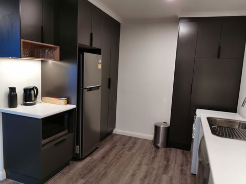 Youngtown Executive Apartments - 2BR Included, Free Parking & Wifi, Sofa Bed & Cot Fee Applies - Accommodation Cooktown 33