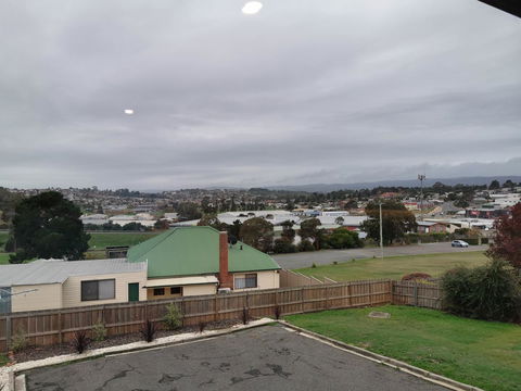 Youngtown Executive Apartments - 2BR Included, Free Parking & Wifi, Sofa Bed & Cot Fee Applies - Accommodation Cooktown 21