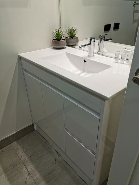 Youngtown Executive Apartments - 2BR Included, Free Parking & Wifi, Sofa Bed & Cot Fee Applies - Accommodation Cooktown 37