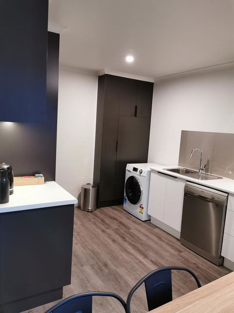 Youngtown Executive Apartments - 2BR Included, Free Parking & Wifi, Sofa Bed & Cot Fee Applies - Accommodation Cooktown 34