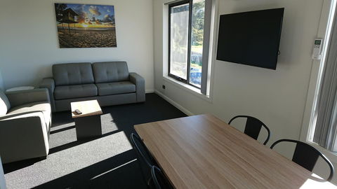 Youngtown Executive Apartments - 2BR Included, Free Parking & Wifi, Sofa Bed & Cot Fee Applies - Accommodation Cooktown 5