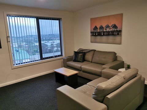 Youngtown Executive Apartments - 2BR Included, Free Parking & Wifi, Sofa Bed & Cot Fee Applies - Accommodation Cooktown 35