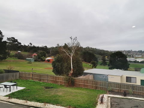 Youngtown Executive Apartments - 2BR Included, Free Parking & Wifi, Sofa Bed & Cot Fee Applies - Accommodation Cooktown 23