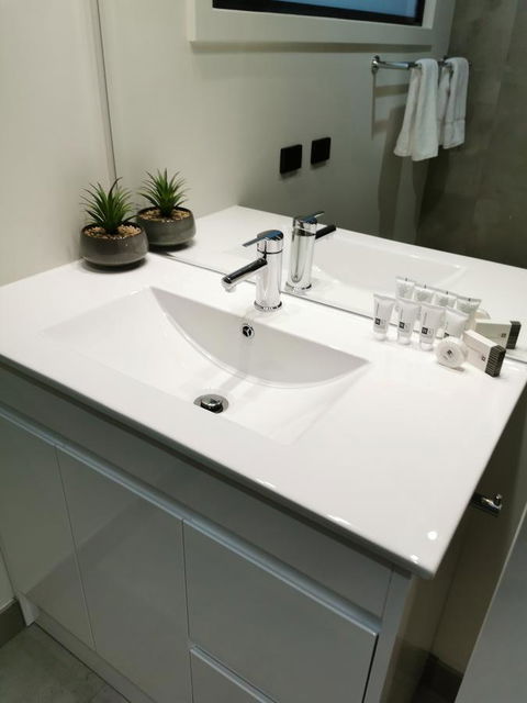 Youngtown Executive Apartments - 2BR Included, Free Parking & Wifi, Sofa Bed & Cot Fee Applies - Accommodation Cooktown 38