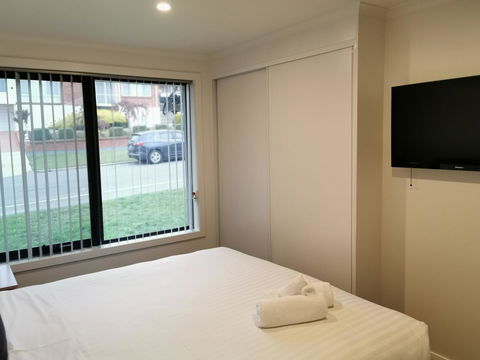 Youngtown Executive Apartments - 2BR Included, Free Parking & Wifi, Sofa Bed & Cot Fee Applies - Accommodation Cooktown 8