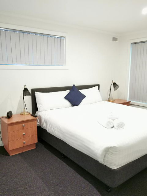 Youngtown Executive Apartments - 2BR Included, Free Parking & Wifi, Sofa Bed & Cot Fee Applies - Accommodation Cooktown 10