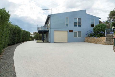 Freycinet Panorama - Accommodation Cooktown 2