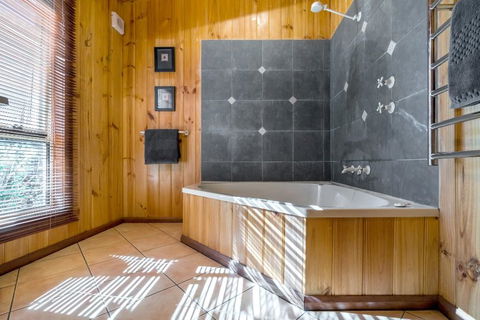 Freycinet Panorama - Accommodation Cooktown 12