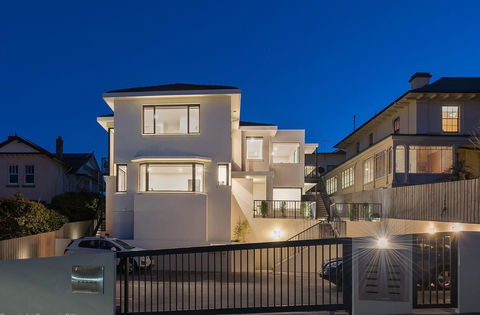 110 Hampden Apartments - Accommodation Cooktown 0