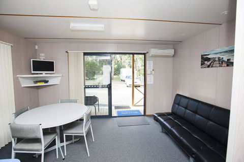 Seven Mile Beach Cabin And Caravan Park - Accommodation Cooktown 12