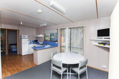 Seven Mile Beach Cabin And Caravan Park - Accommodation Cooktown 4
