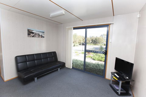 Seven Mile Beach Cabin And Caravan Park - Accommodation Cooktown 18