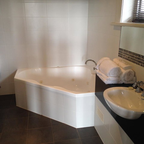 Auldington Hotel - Accommodation Cooktown 20