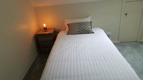 City Townhouse Walking Distance To City - Accommodation Cooktown 7