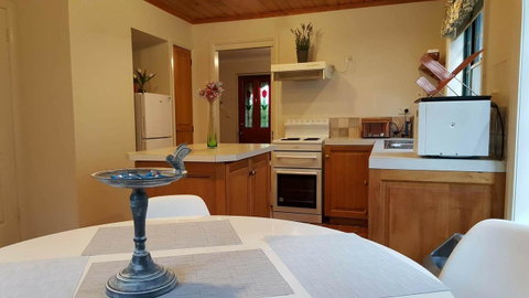 City Townhouse Walking Distance To City - Accommodation Cooktown 9