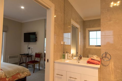 Mountain Blue Guest House - Accommodation Cooktown 13