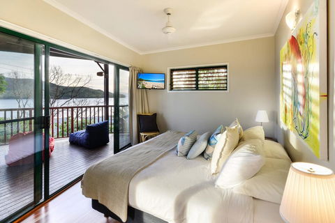 NEWLY BEAUTFULLY RENOVATED 16 The Casuarina - 3 Bedroom House With 180 Degree Ocean Views - Accommodation Cooktown 2